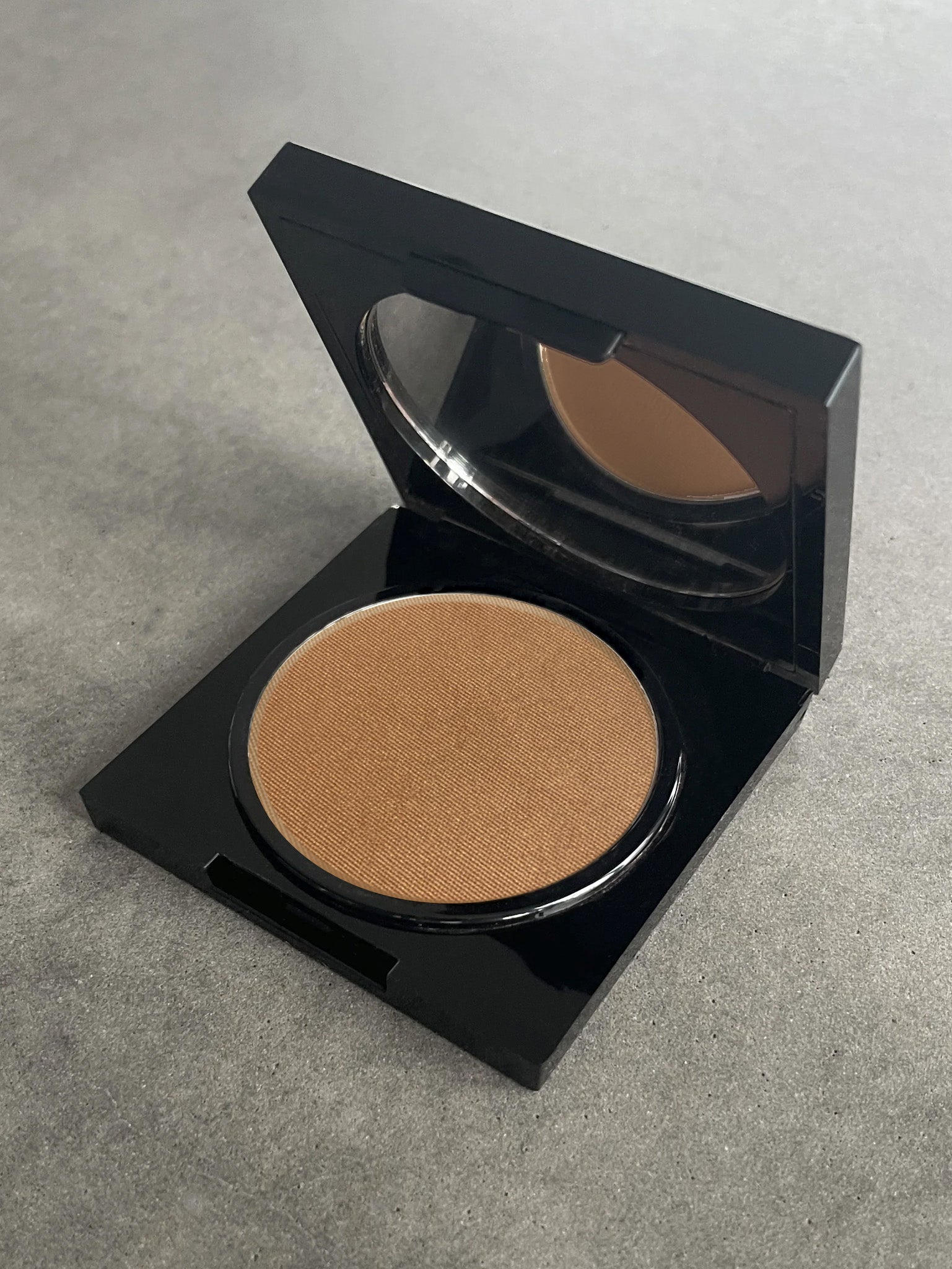 Instant Sexy Bronzing Powder